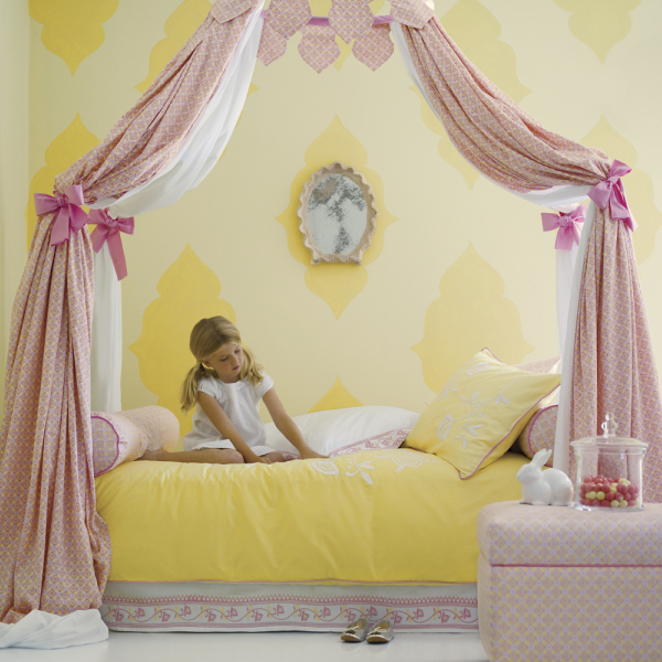 кровать с балдахином для девочки